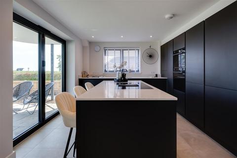 2 bedroom apartment for sale, The Esplanade, Frinton-On-Sea