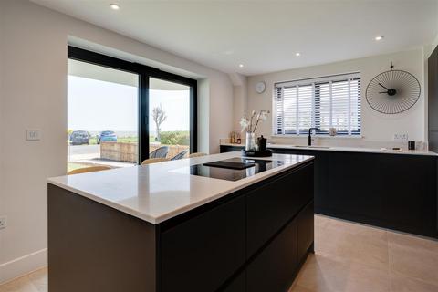 2 bedroom apartment for sale, The Esplanade, Frinton-On-Sea