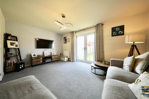 12 Gypsy Moth Lane, Kingswood, Hull, HU7 3LQ