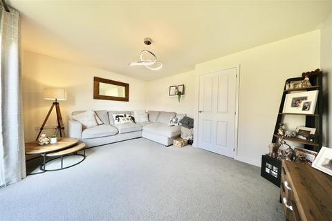12 Gypsy Moth Lane, Kingswood, Hull, HU7 3LQ