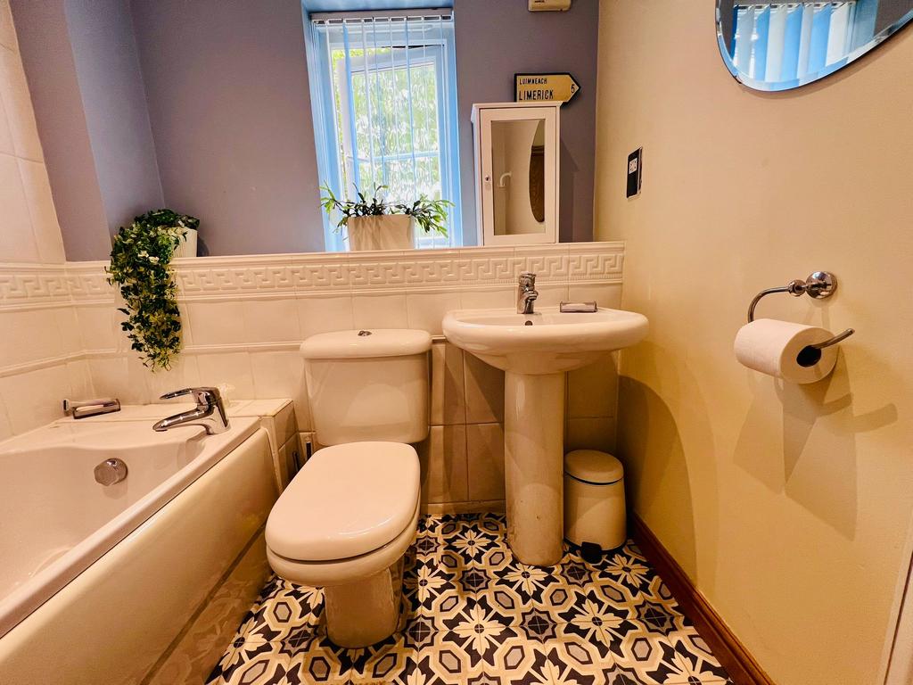 BATHROOM (2).jpeg