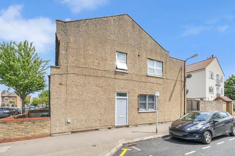 39 Renness Road, London, E17 6EX