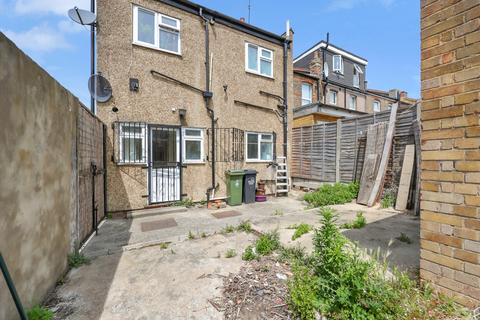 39 Renness Road, London, E17 6EX