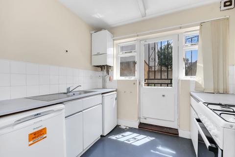 39 Renness Road, London, E17 6EX