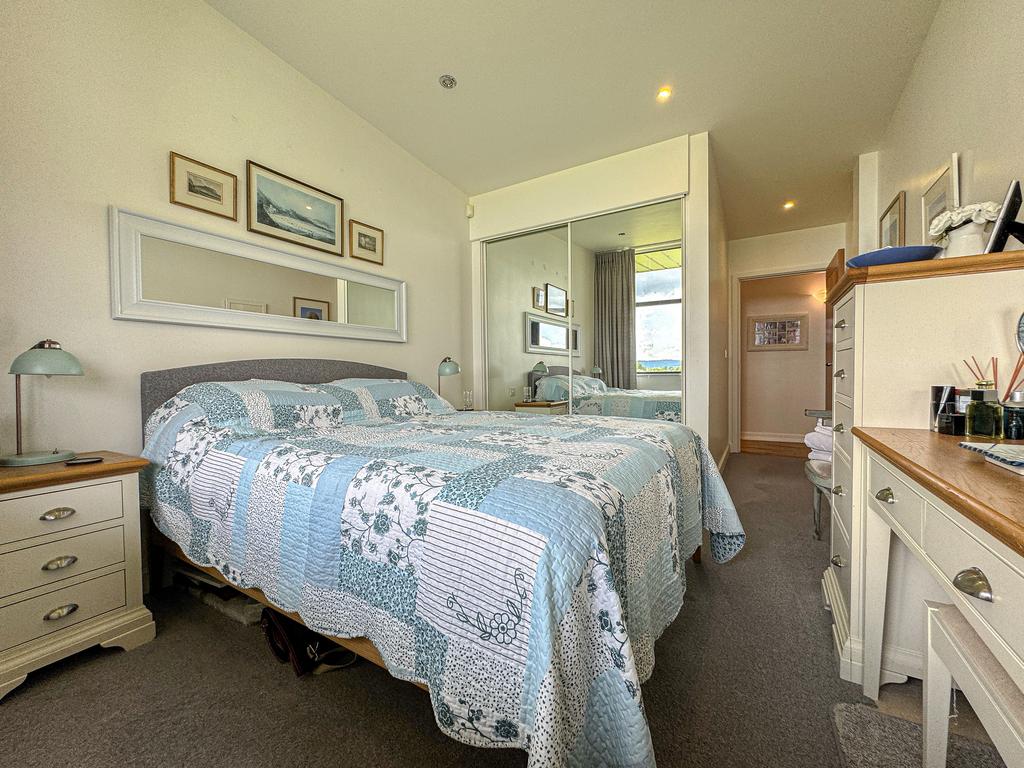 Bed 2 (2)