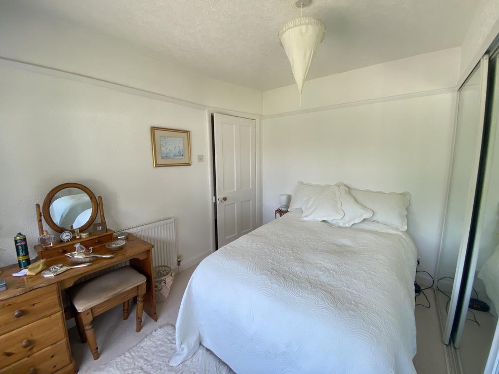 R Bed 1(2).JPG