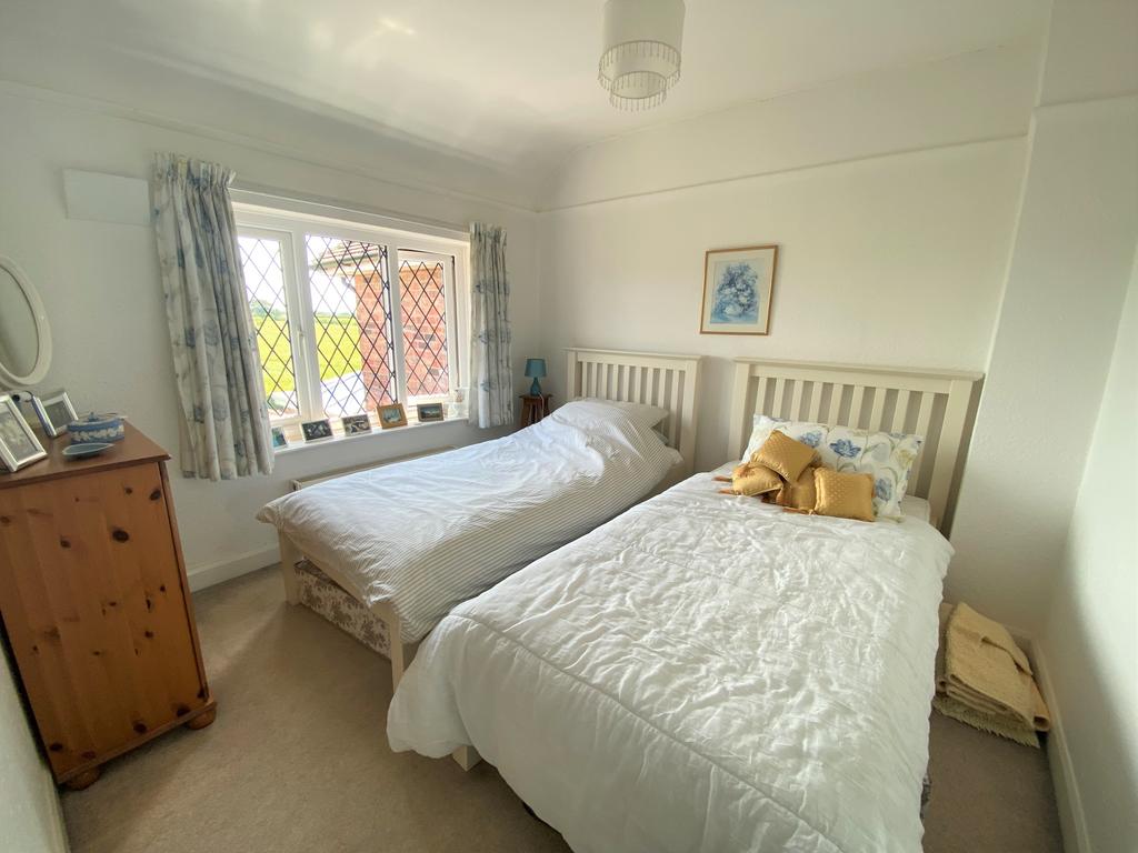 R Bed 2.jpg