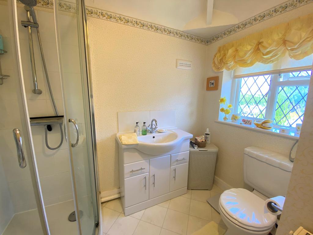 R Shower Room.jpg