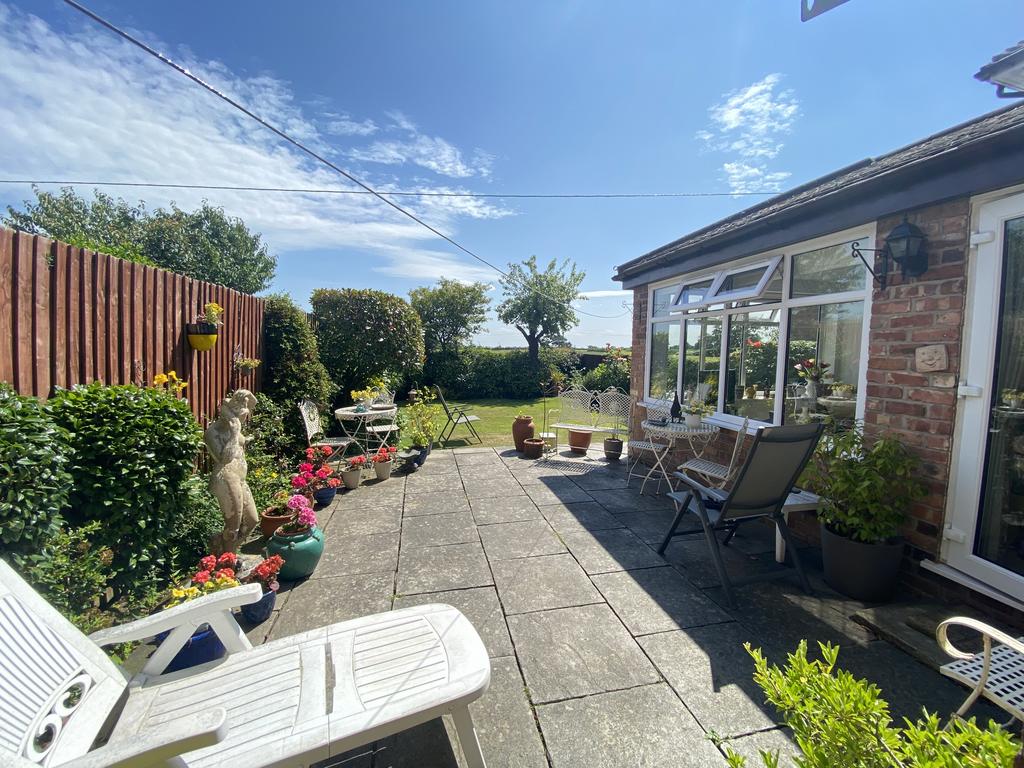 R Side Patio.JPG
