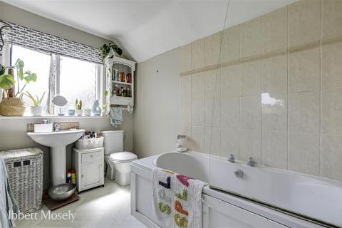 16 Sandy Lane, Westerham, TN16 1EB