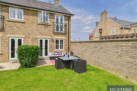 2 bedroom end of terrace house for sale, Sunrise Drive, The Bay, Filey