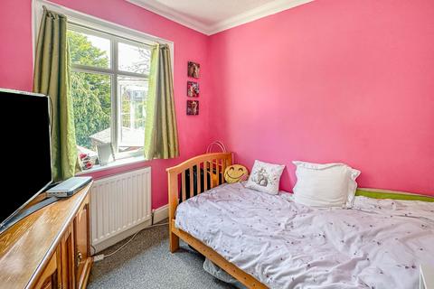 3 bedroom semi-detached house for sale, Cranbrook Avenue, Hull HU6