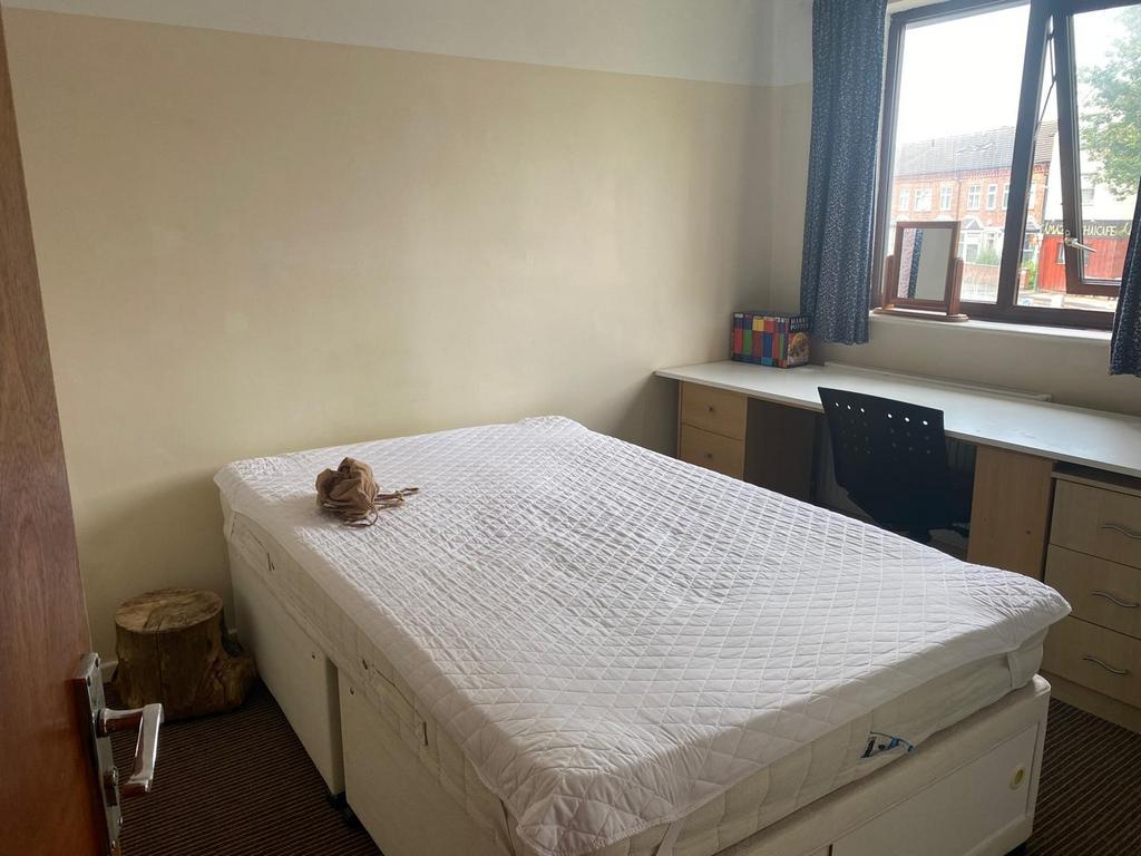 Spacious double bedroom featuring a cozy layout...