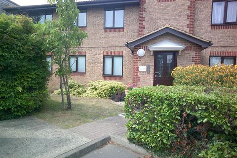 1 bedroom flat to rent, Hutchins Close, Hornchurch RM12