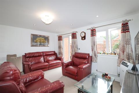 3 bedroom semi-detached house for sale, Thompson Way, Farnborough GU14