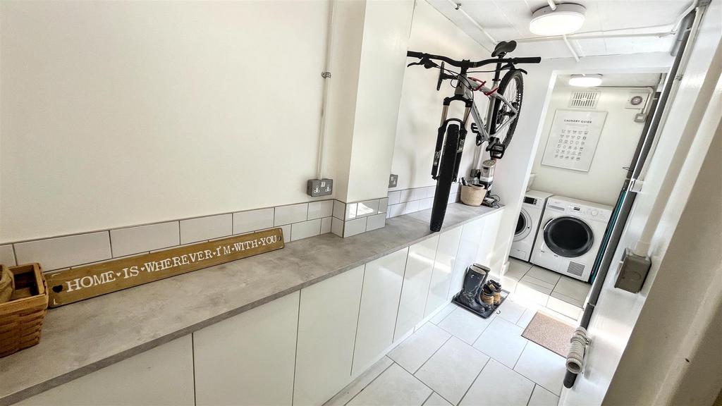 Side Utility