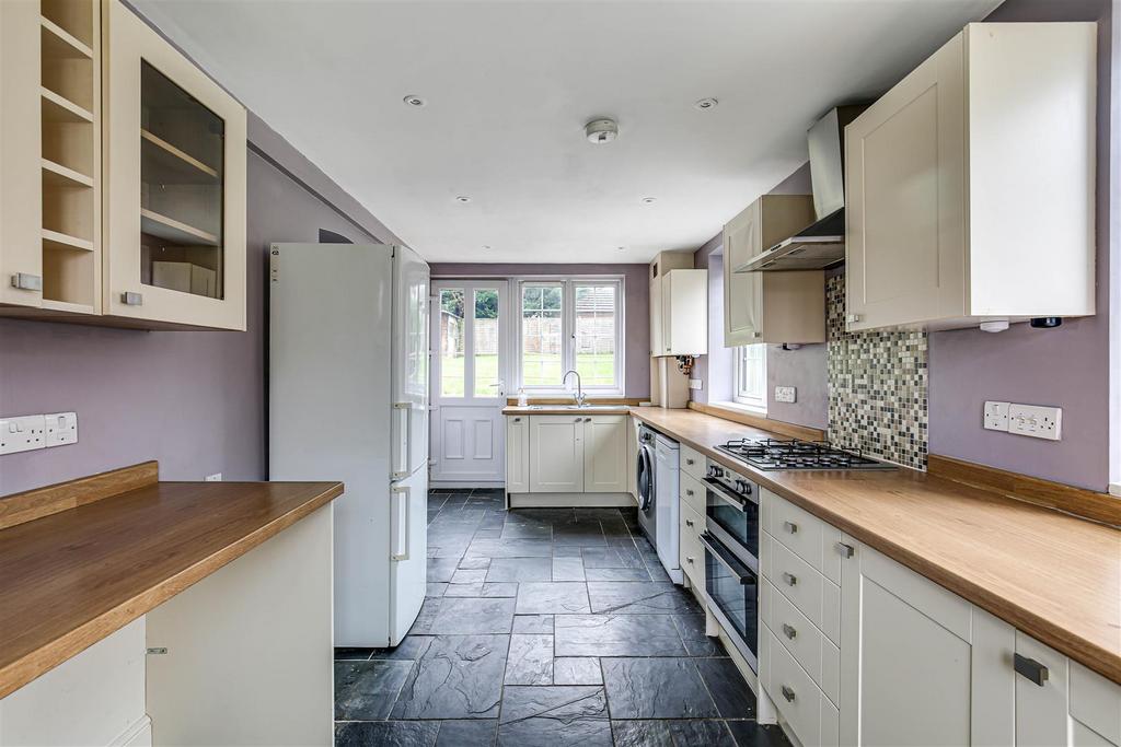 6 Kitchen.jpg