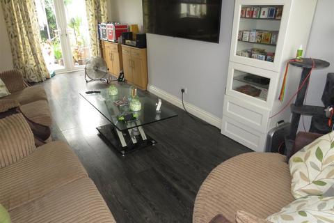 3 Lyndon Croft, Birmingham, B37 7EW