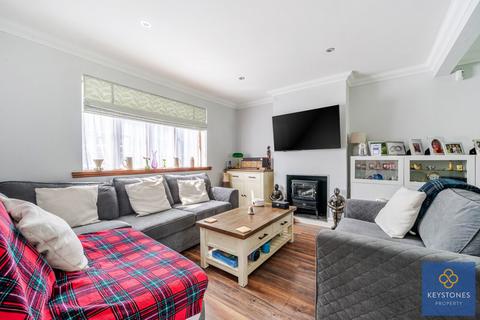 2 Dunster Close, Romford, RM5 3AT