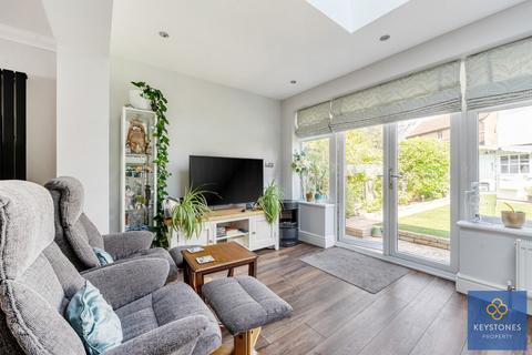 2 Dunster Close, Romford, RM5 3AT