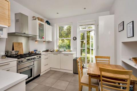 4 bedroom flat for sale, Alwyne Road, London SW19