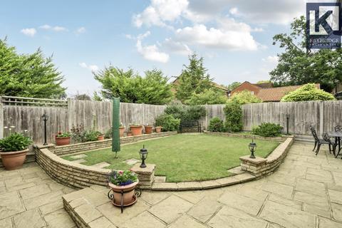 15 Northcliffe Close, Worcester Park, KT4 7DS