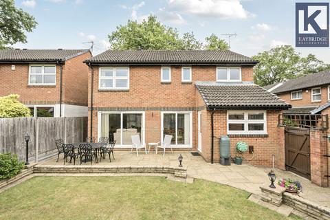 15 Northcliffe Close, Worcester Park, KT4 7DS