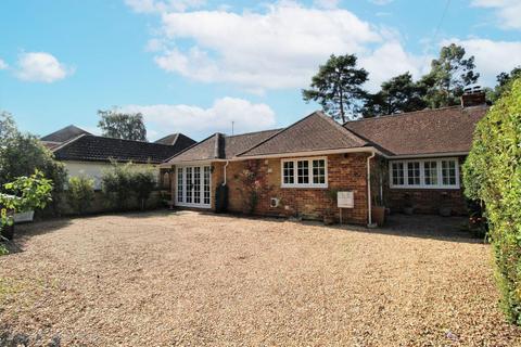 8 Award Road, Church Crookham, Fleet, GU52 6HE