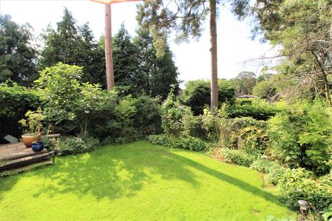 8 Award Road, Church Crookham, Fleet, GU52 6HE