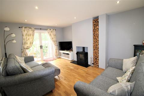 8 Award Road, Church Crookham, Fleet, GU52 6HE