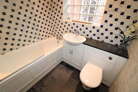 8 Award Road, Church Crookham, Fleet, GU52 6HE