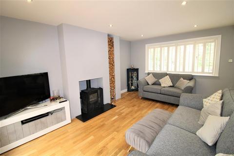 8 Award Road, Church Crookham, Fleet, GU52 6HE