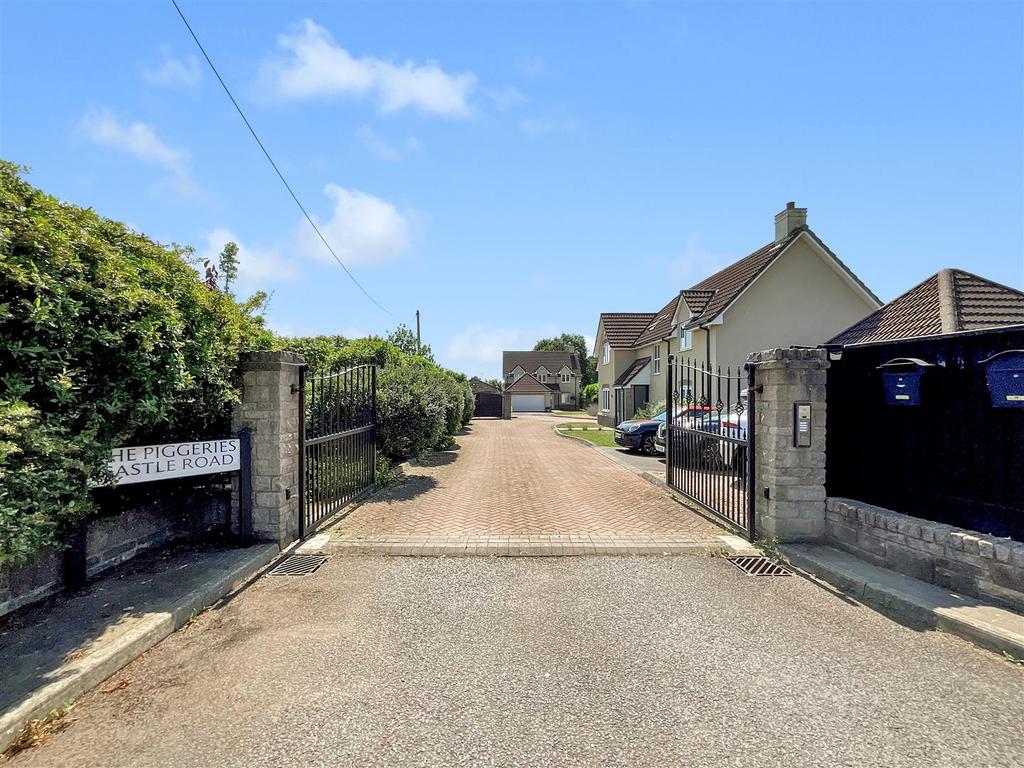 Front / Driveway