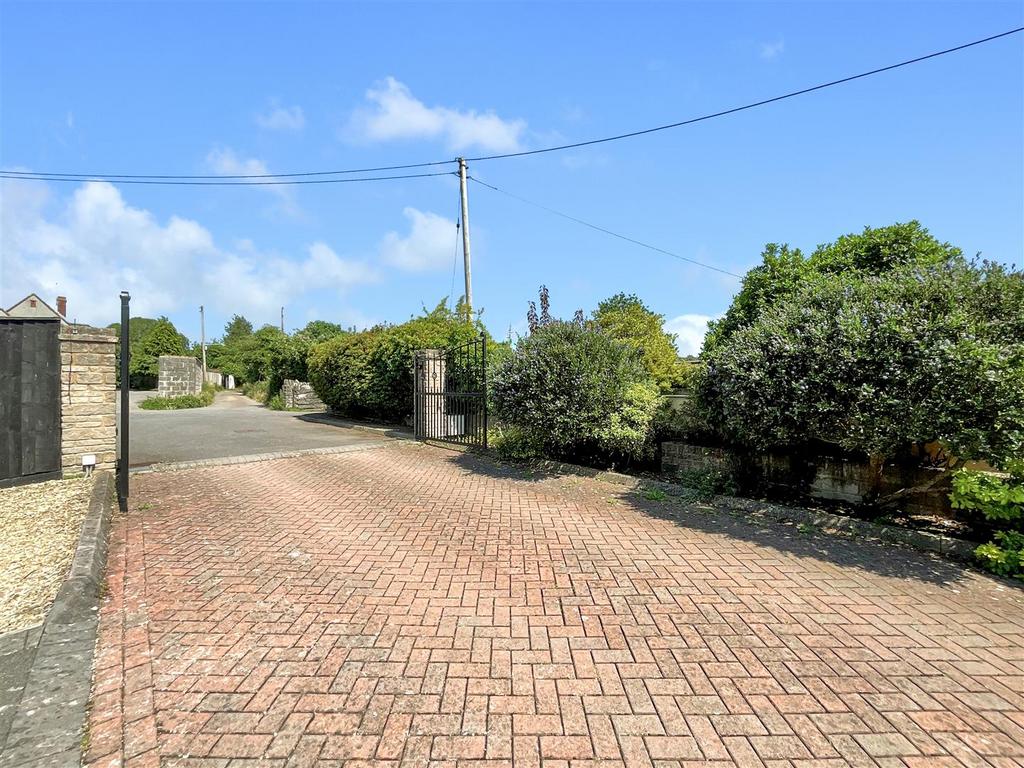 Front / Driveway