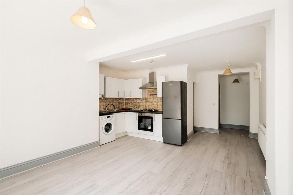78-80 Spruce Hills Flat 1-7 web.jpg