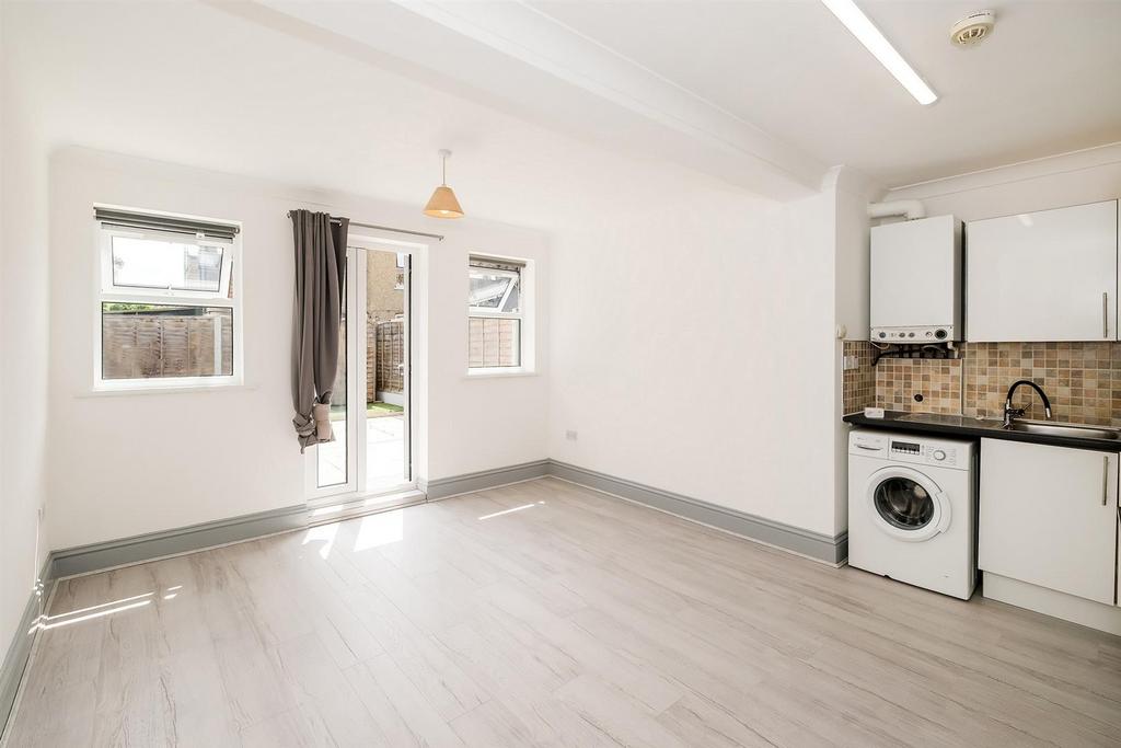 78-80 Spruce Hills Flat 1-4 web.jpg