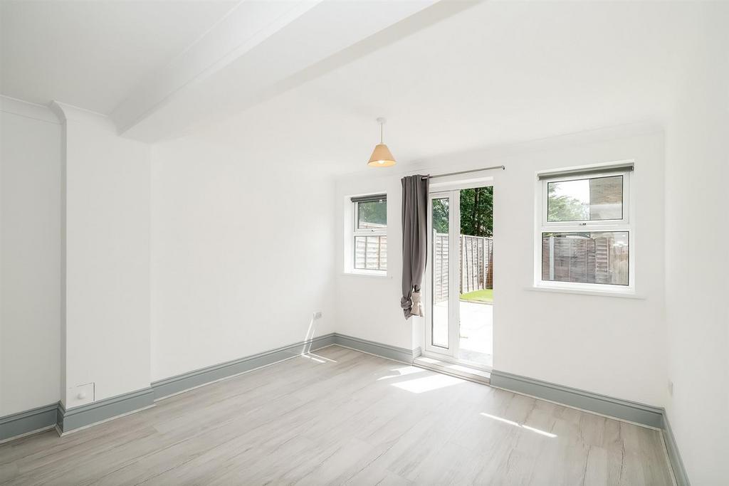 78-80 Spruce Hills Flat 1-15 web.jpg