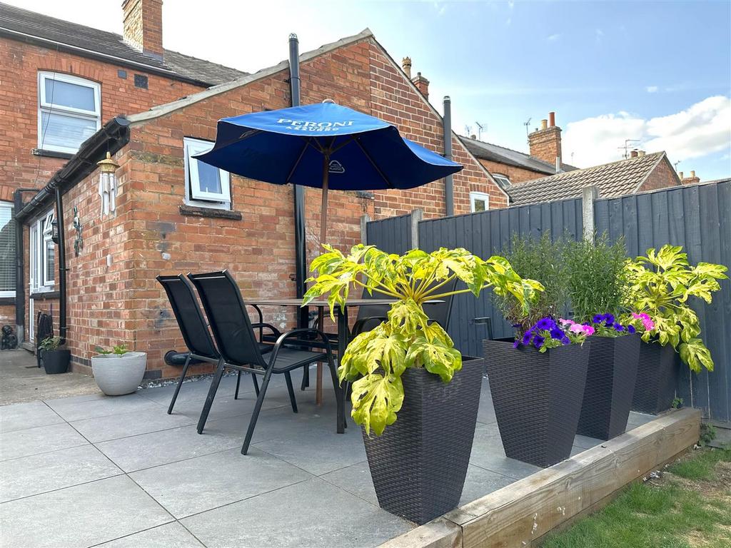 Raised Paved Seating Area 497