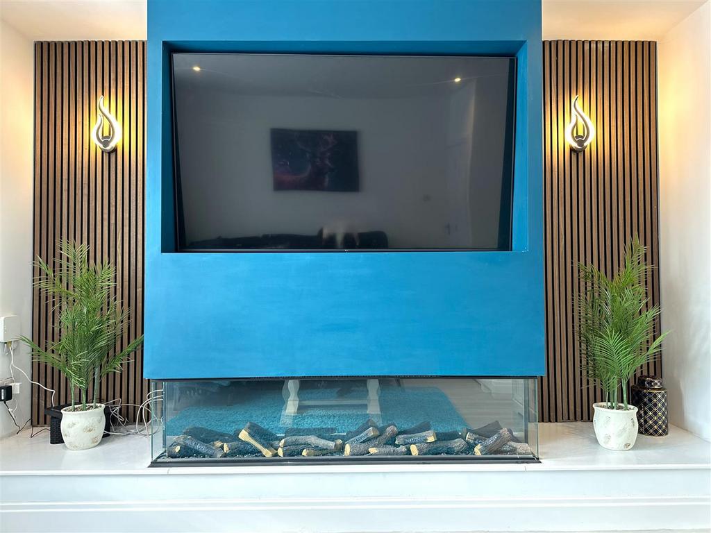 Eye-Catching Media Wall With Panelling 457