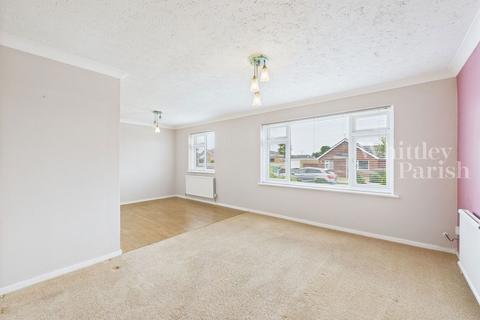 76 Clover Road, Attleborough, NR17 2JQ