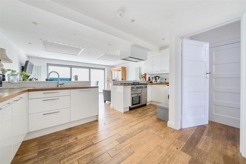 99 Wolsey Drive, Kingston Upon Thames, KT2 5DR