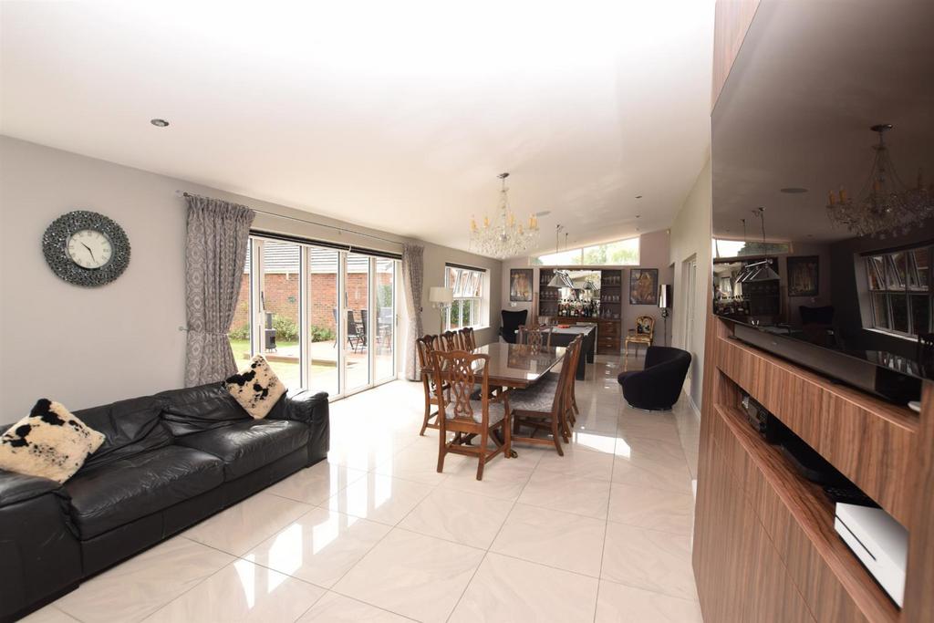 Living dining kitchen