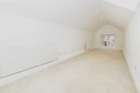 1 bedroom house to rent, Vicarage Road, Teddington TW11