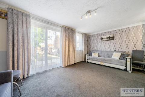 16 Birkdale Close, London, SE28 8JX