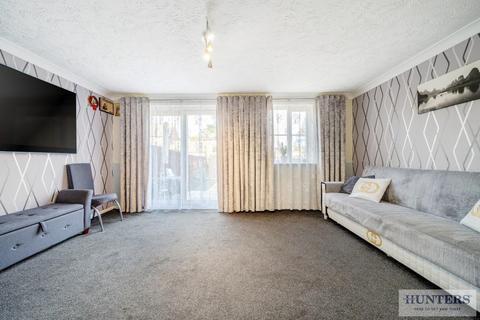 16 Birkdale Close, London, SE28 8JX