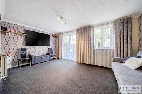 16 Birkdale Close, London, SE28 8JX
