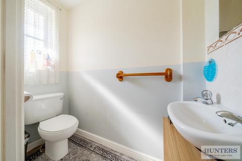 16 Birkdale Close, London, SE28 8JX