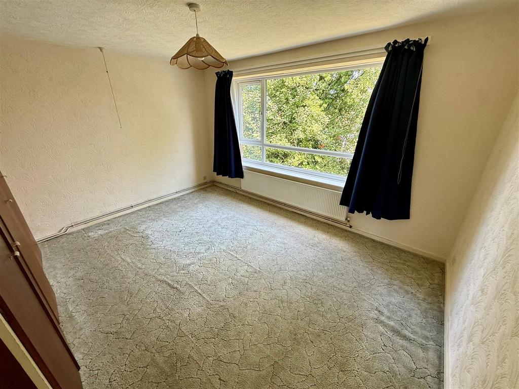 KC28 Bed1.jpg