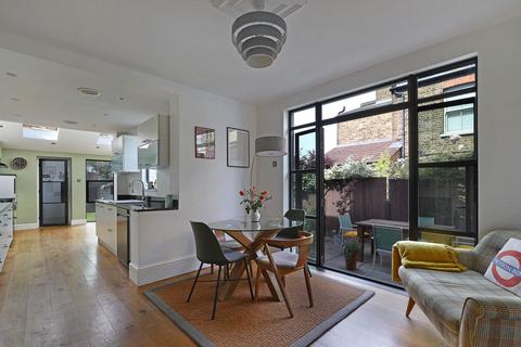 4 bedroom semi-detached house for sale, Hills Road, Buckhurst Hill, IG9