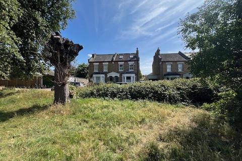 4 bedroom semi-detached house for sale, Hills Road, Buckhurst Hill, IG9